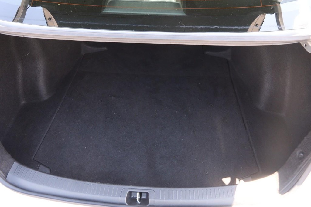 Toyota Highlander Vehicle Full-screen Gallery Image 7