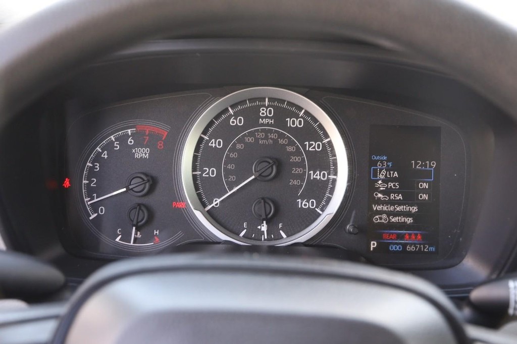 Toyota Highlander Vehicle Full-screen Gallery Image 13