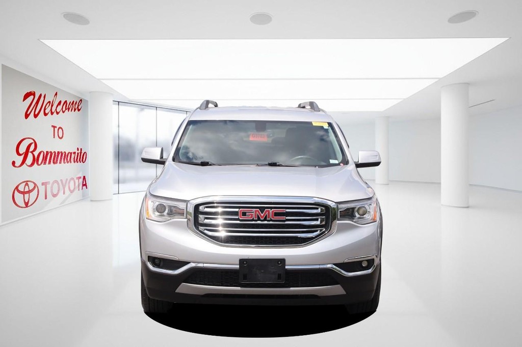 GMC Acadia Vehicle Full-screen Gallery Image 4
