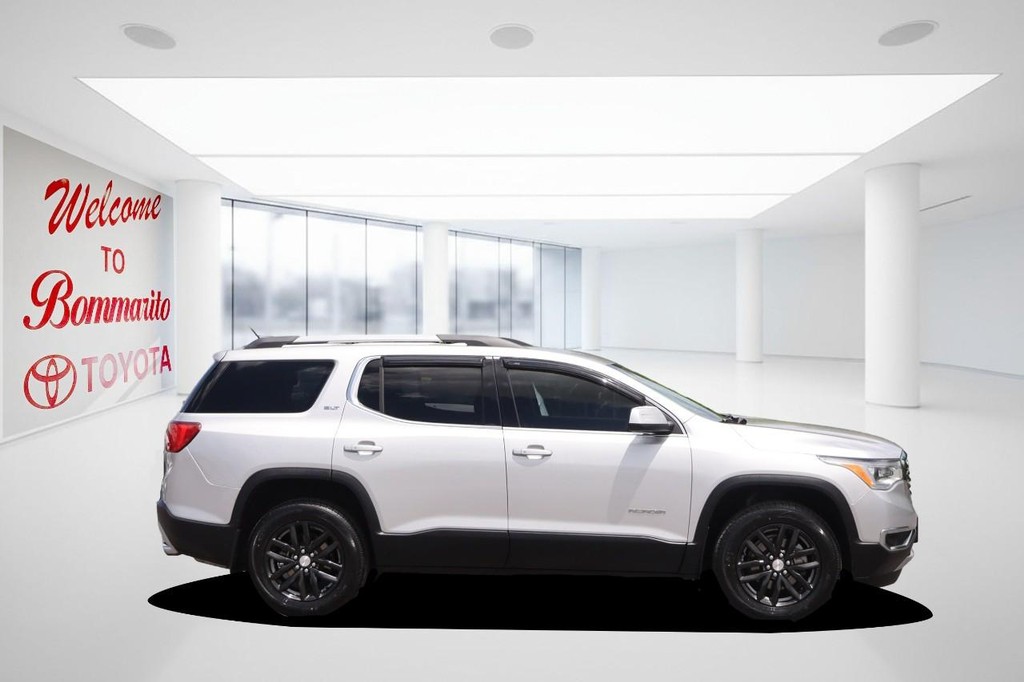 GMC Acadia Vehicle Full-screen Gallery Image 5