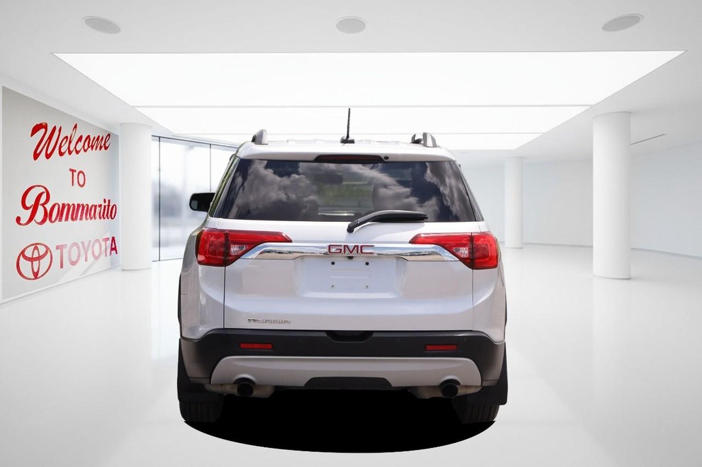 GMC Acadia Vehicle Full-screen Gallery Image 6