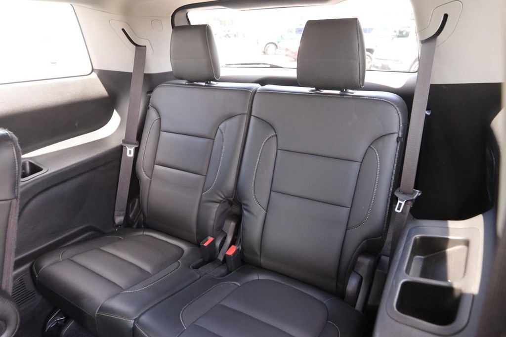 GMC Acadia Vehicle Full-screen Gallery Image 11