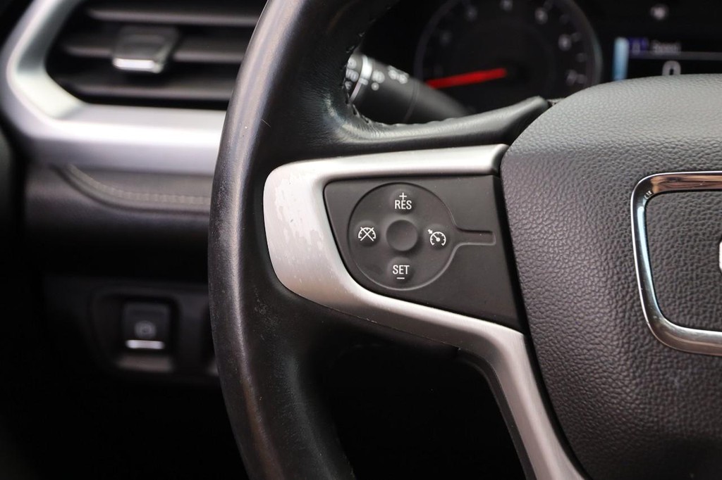 GMC Acadia Vehicle Full-screen Gallery Image 13