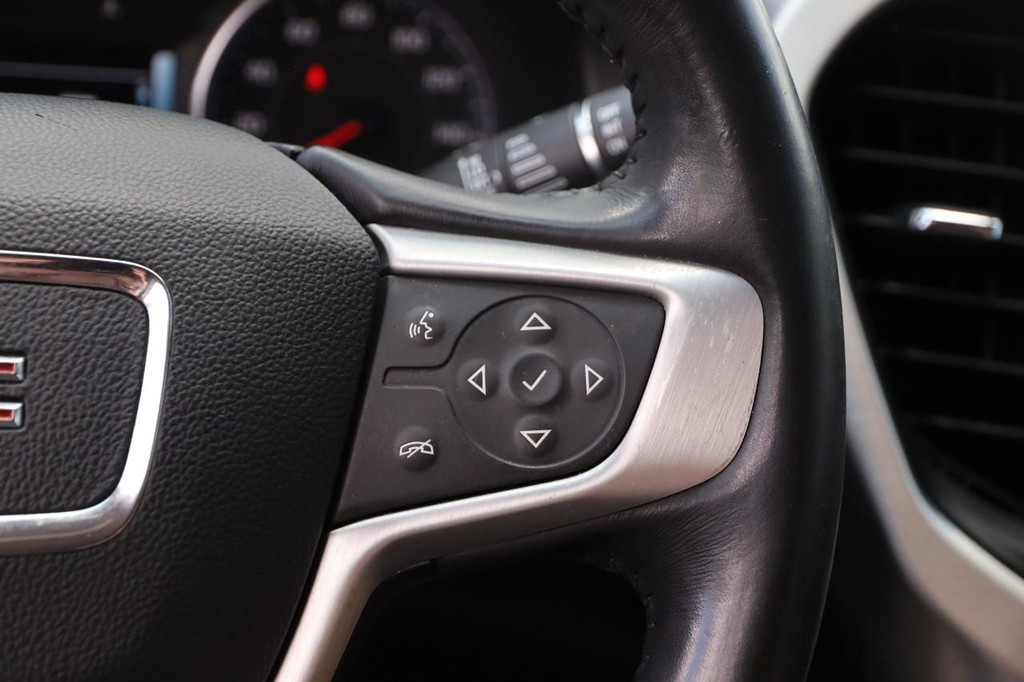 GMC Acadia Vehicle Full-screen Gallery Image 14