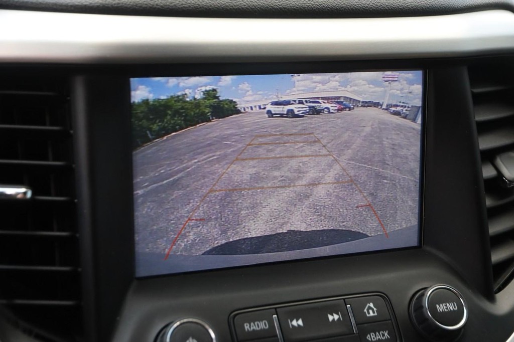 GMC Acadia Vehicle Full-screen Gallery Image 19