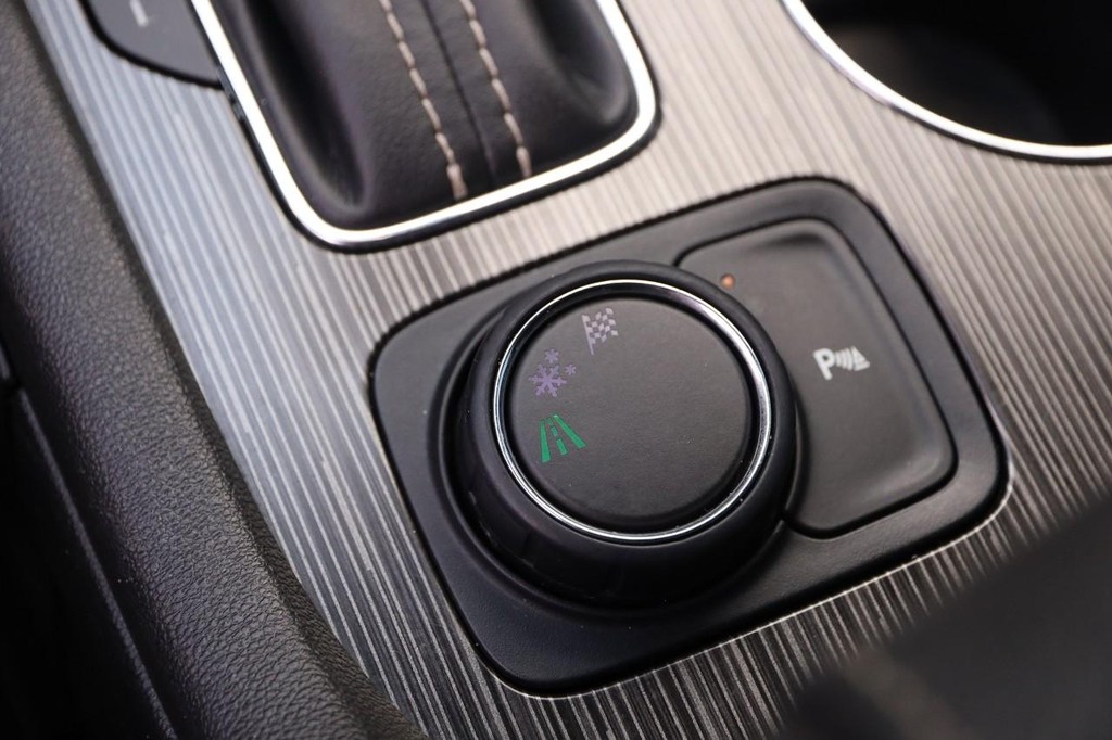 GMC Acadia Vehicle Full-screen Gallery Image 22