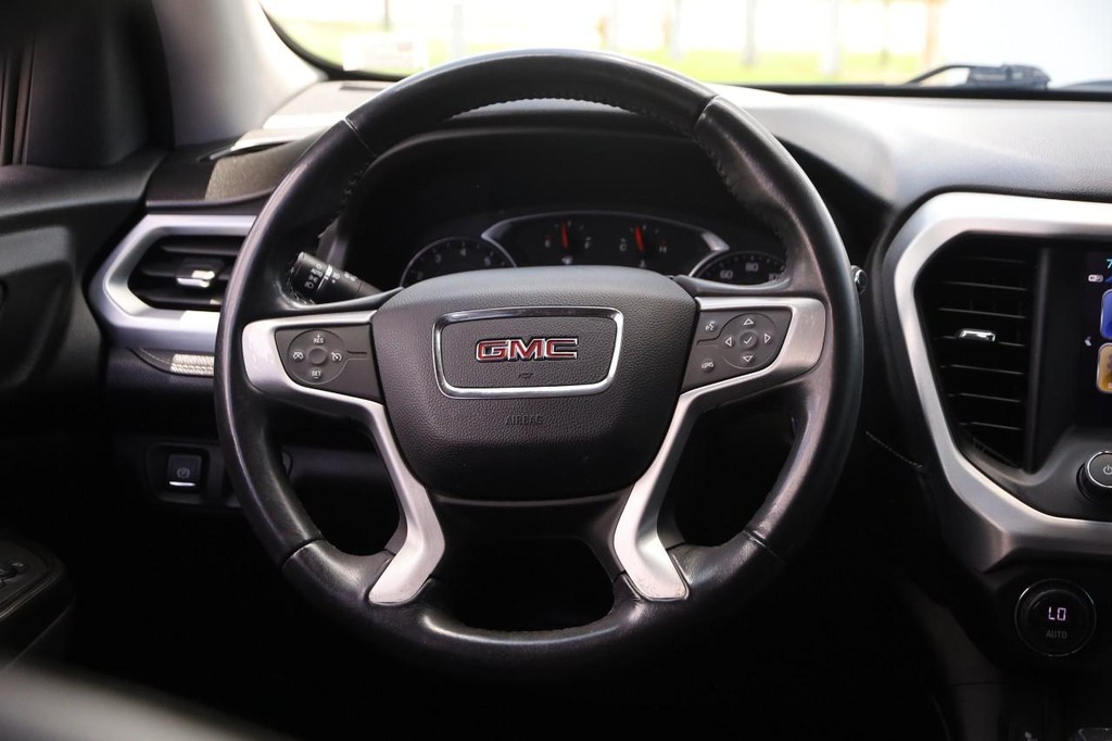 GMC Acadia Vehicle Full-screen Gallery Image 26