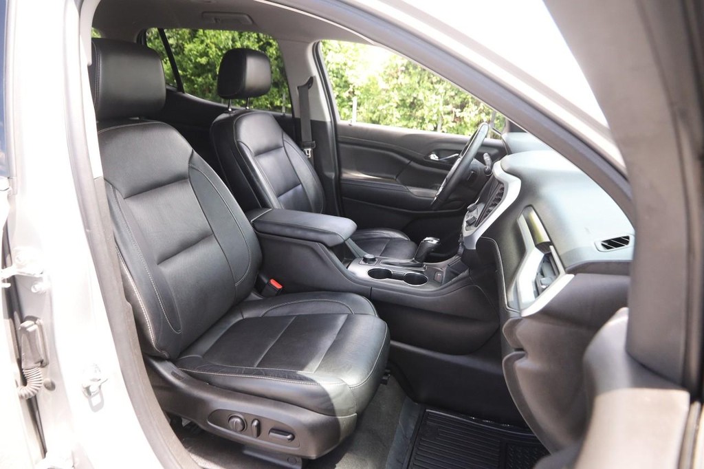 GMC Acadia Vehicle Full-screen Gallery Image 29