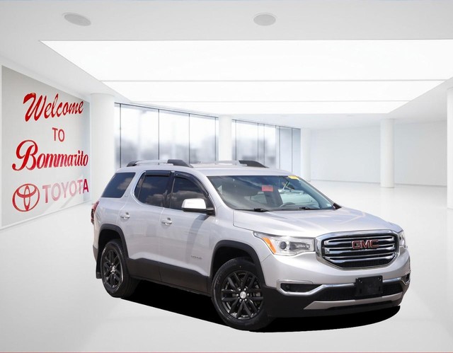 GMC Acadia Vehicle Image 02