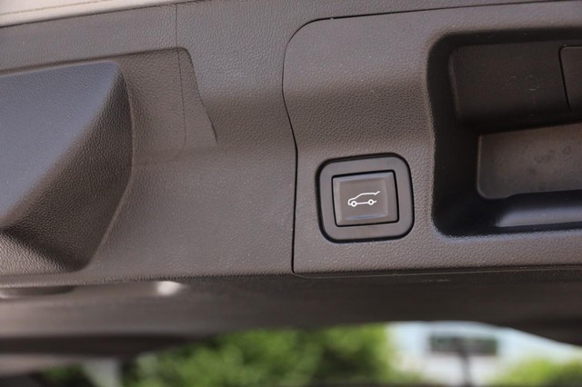 GMC Acadia Vehicle Image 08