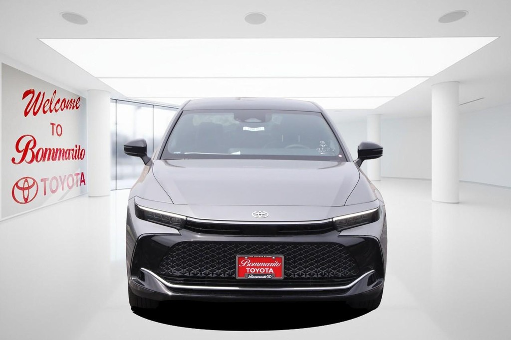 Toyota Crown Vehicle Full-screen Gallery Image 4