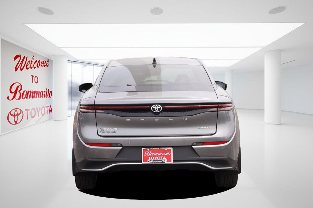 Toyota Crown Vehicle Full-screen Gallery Image 6