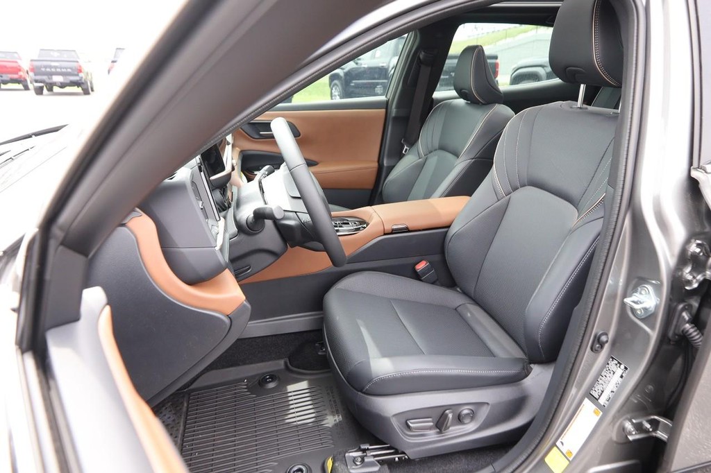 Toyota Crown Vehicle Full-screen Gallery Image 9