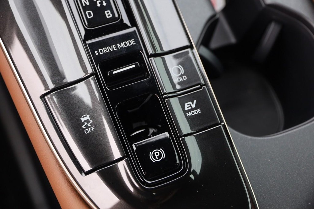 Toyota Crown Vehicle Full-screen Gallery Image 21