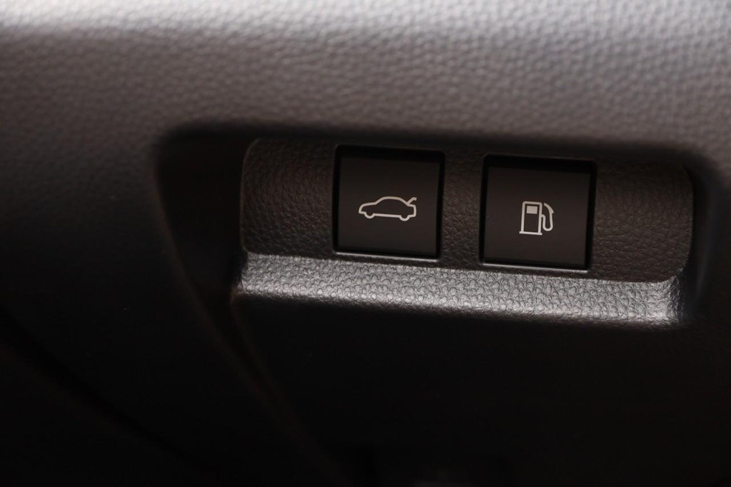 Toyota Crown Vehicle Full-screen Gallery Image 22