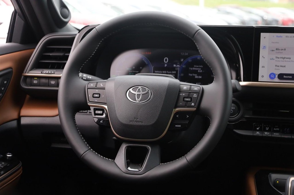 Toyota Crown Vehicle Full-screen Gallery Image 25