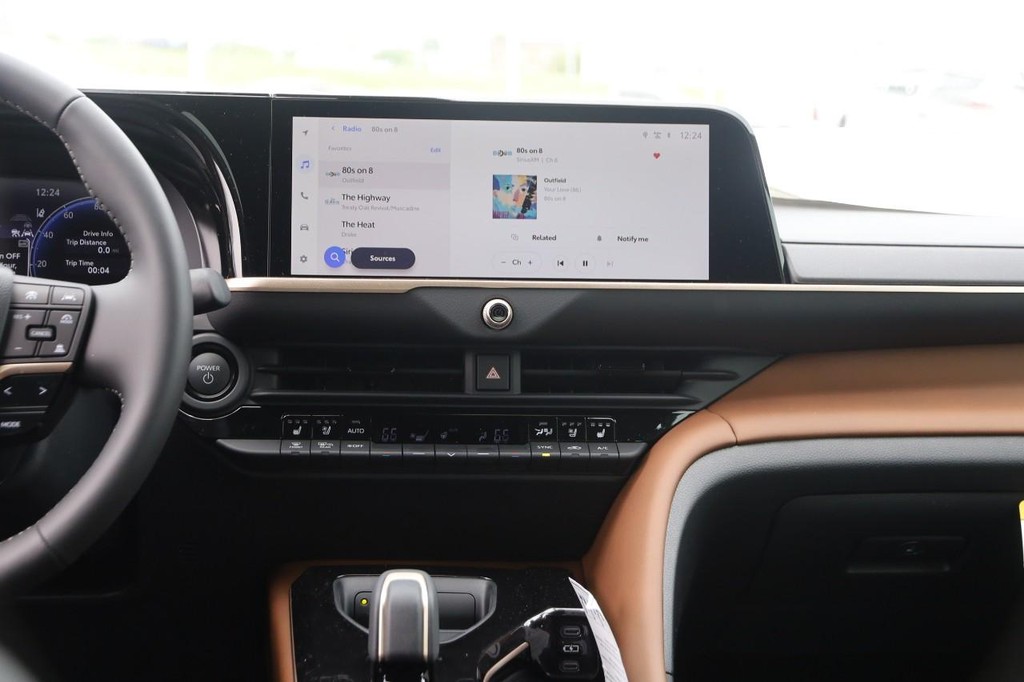Toyota Crown Vehicle Full-screen Gallery Image 26