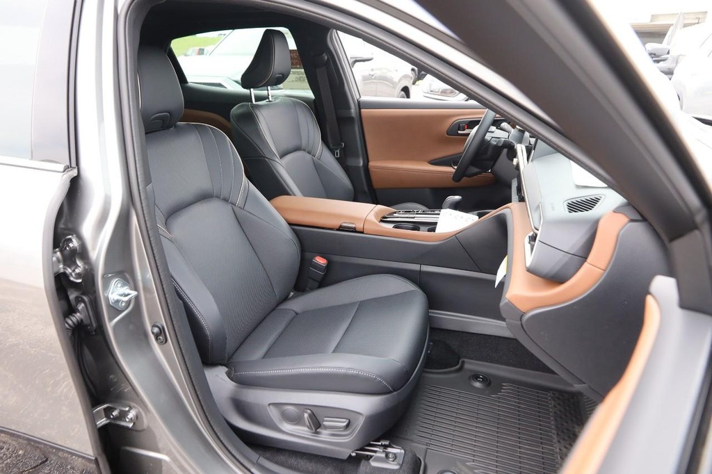 Toyota Crown Vehicle Full-screen Gallery Image 28