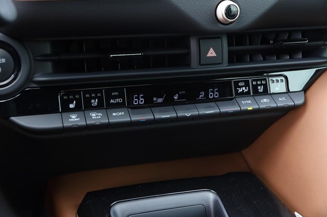 Toyota Crown Vehicle Image 19