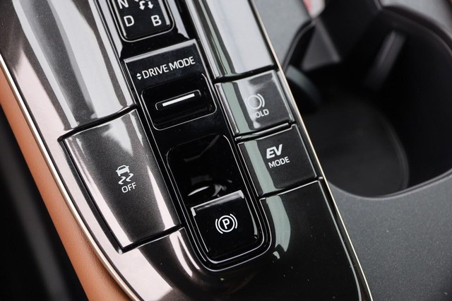 Toyota Crown Vehicle Image 21
