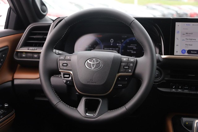 Toyota Crown Vehicle Image 25