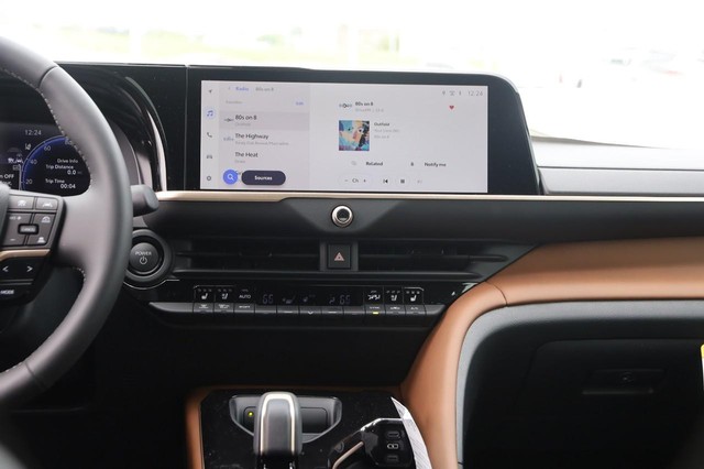 Toyota Crown Vehicle Image 26