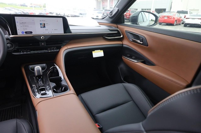 Toyota Crown Vehicle Image 27