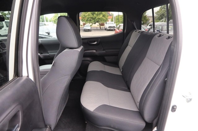 Toyota Tacoma 4WD Vehicle Image 09