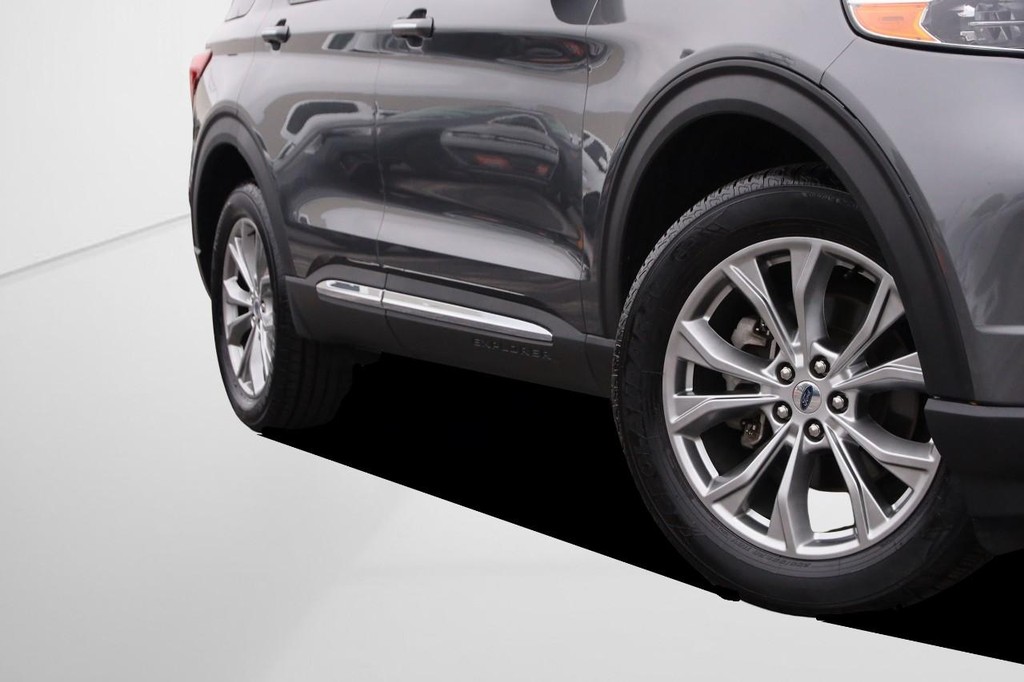 Ford Explorer Vehicle Full-screen Gallery Image 03