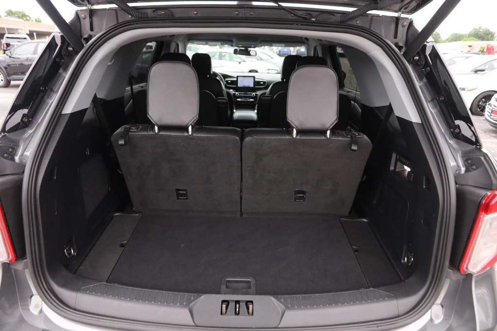 Ford Explorer Vehicle Full-screen Gallery Image 07