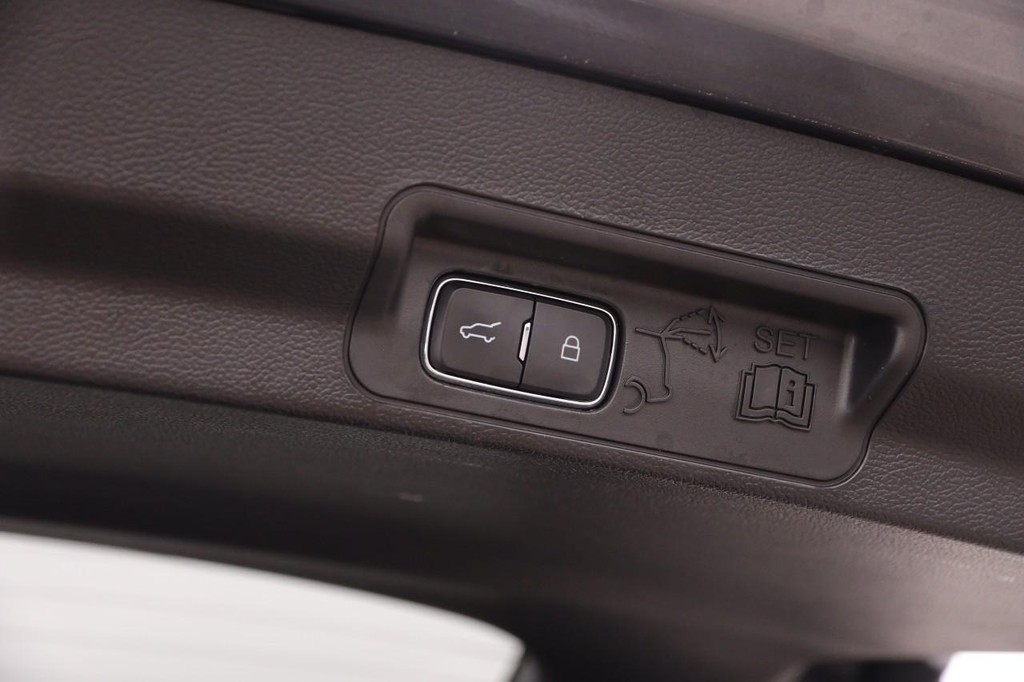 Ford Explorer Vehicle Full-screen Gallery Image 08