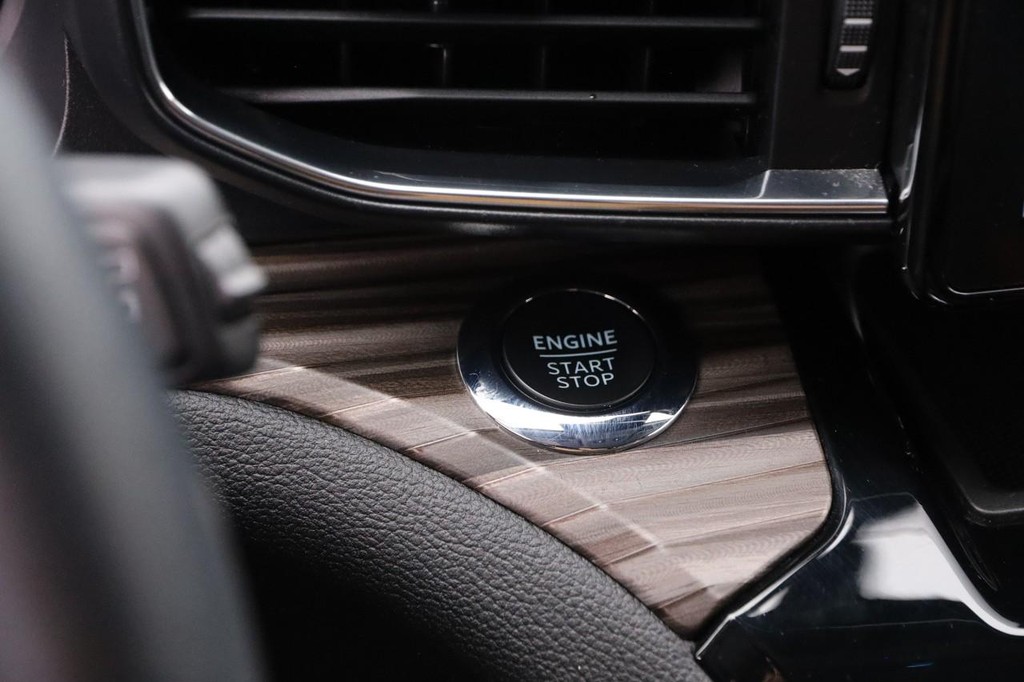 Ford Explorer Vehicle Full-screen Gallery Image 16