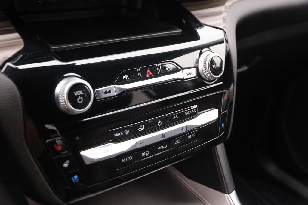 Ford Explorer Vehicle Full-screen Gallery Image 20