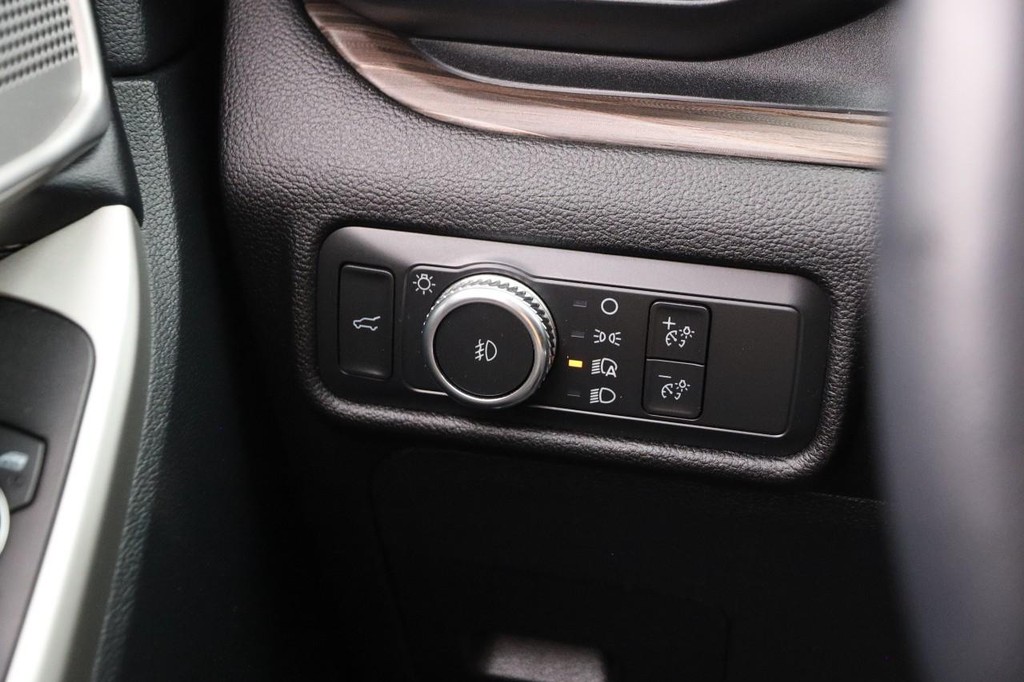 Ford Explorer Vehicle Full-screen Gallery Image 23