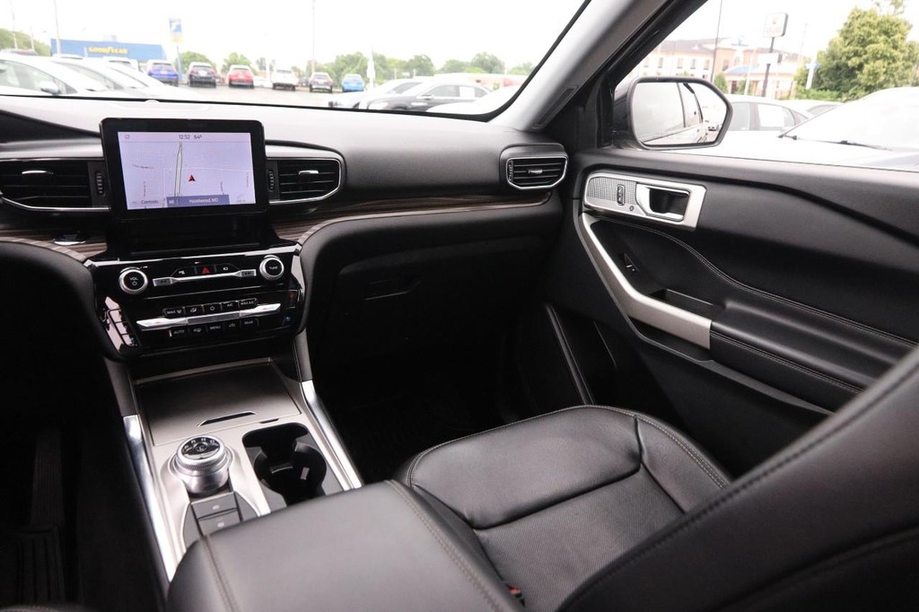 Ford Explorer Vehicle Full-screen Gallery Image 28