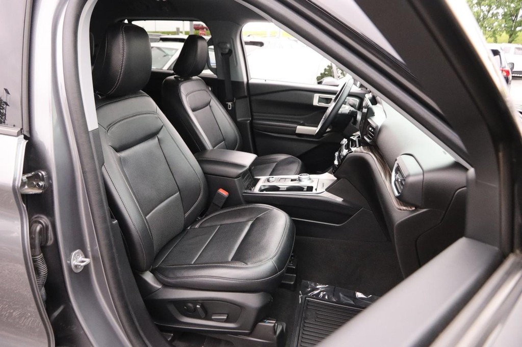 Ford Explorer Vehicle Full-screen Gallery Image 29