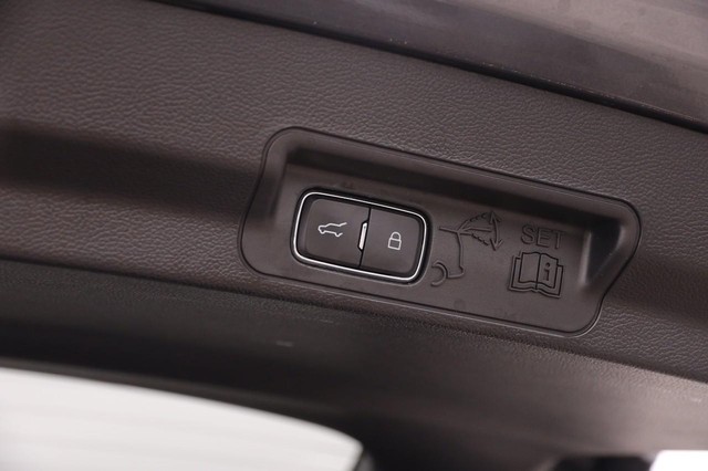 Ford Explorer Vehicle Image 08