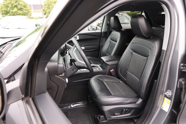 Ford Explorer Vehicle Image 09