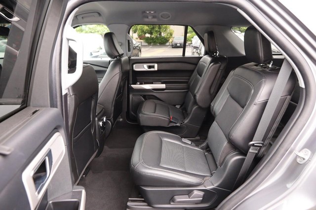 Ford Explorer Vehicle Image 10