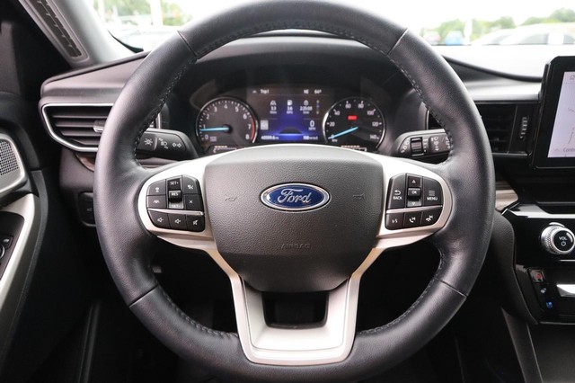 Ford Explorer Vehicle Image 12