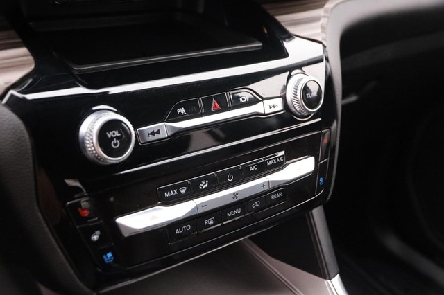 Ford Explorer Vehicle Image 20