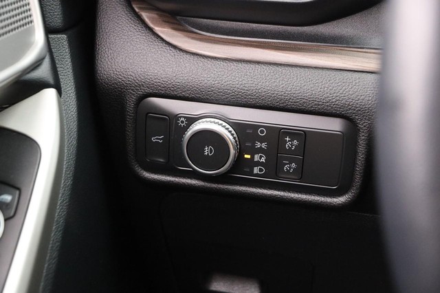 Ford Explorer Vehicle Image 23