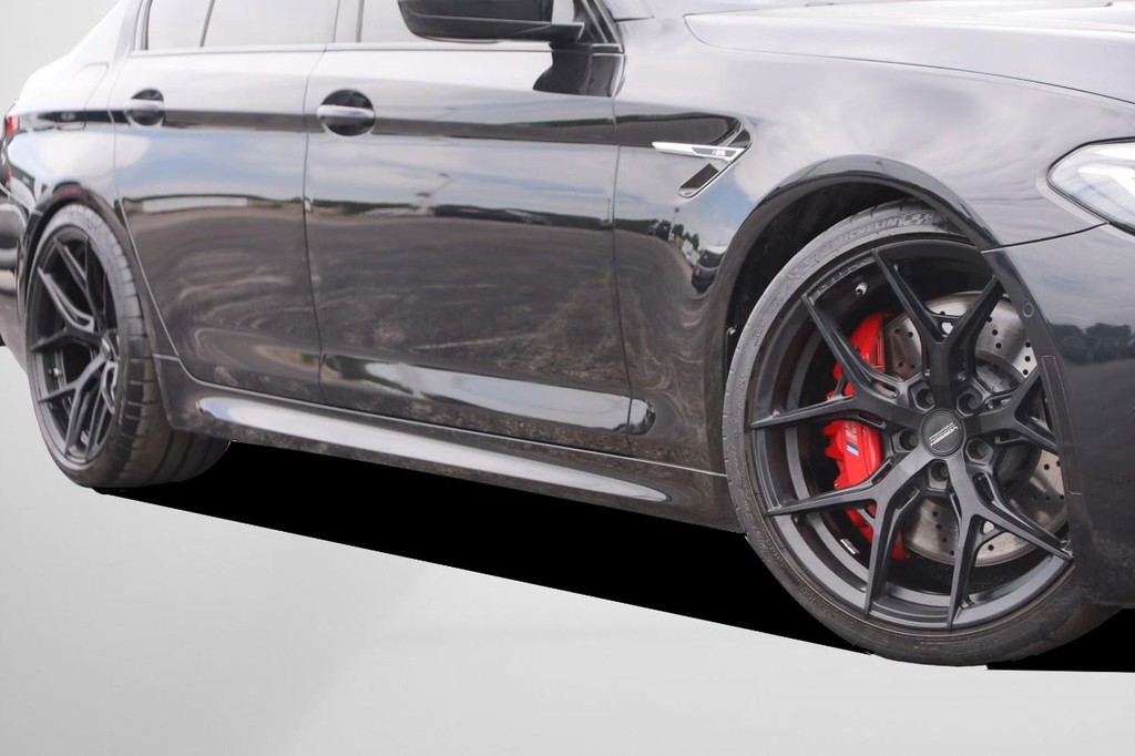 BMW M5 Vehicle Full-screen Gallery Image 03