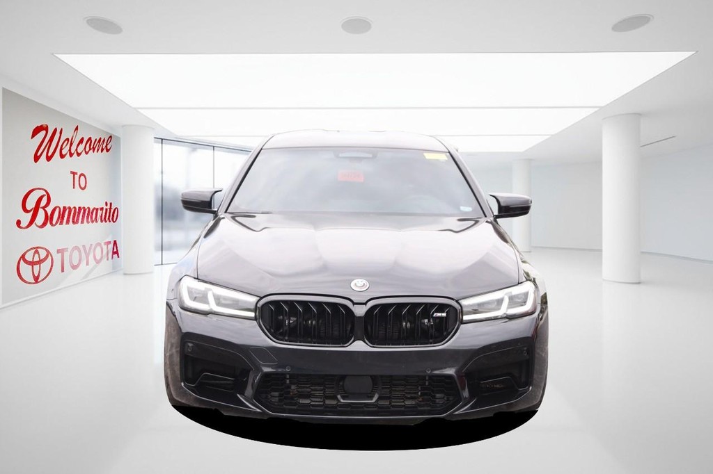 BMW M5 Vehicle Full-screen Gallery Image 04