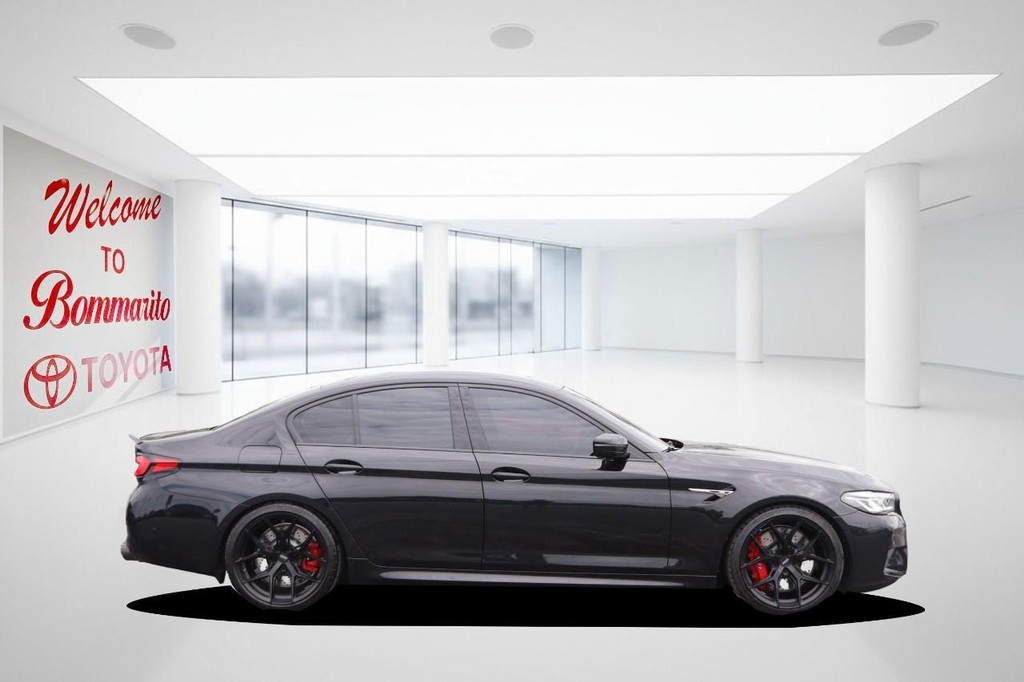 BMW M5 Vehicle Full-screen Gallery Image 05