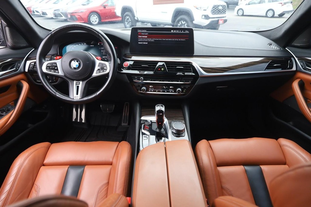 BMW M5 Vehicle Full-screen Gallery Image 24