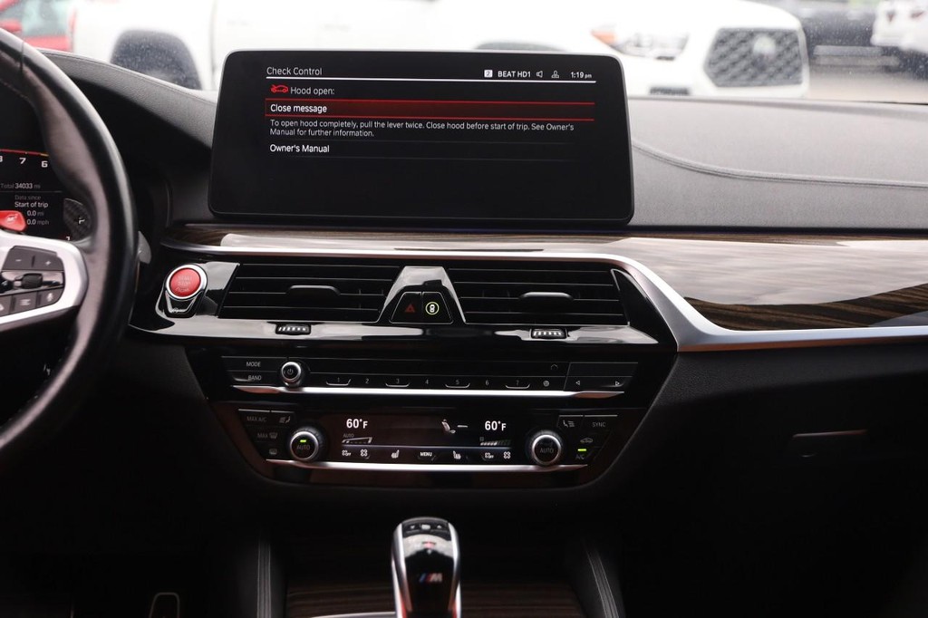 BMW M5 Vehicle Full-screen Gallery Image 26