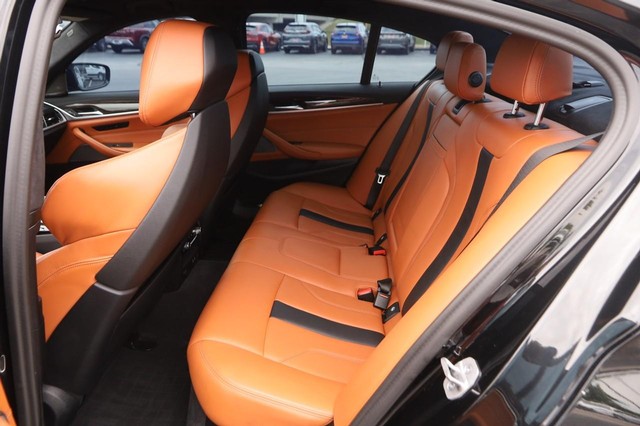 BMW M5 Vehicle Image 10