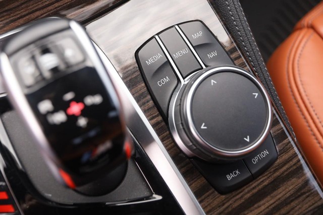 BMW M5 Vehicle Image 21