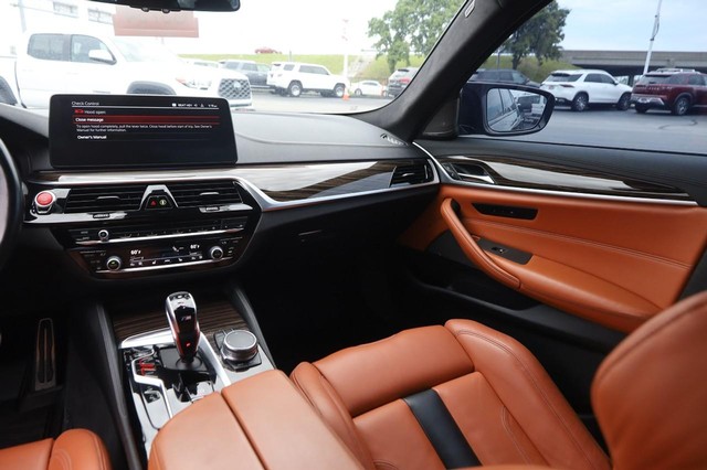 BMW M5 Vehicle Image 28